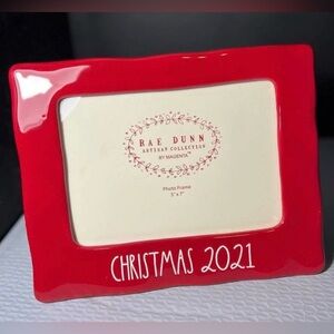 NWT Rae Dunn Christmas/Seasonal/Holiday ‘CHRISTMAS 2021’ Red Photo/Picture Frame